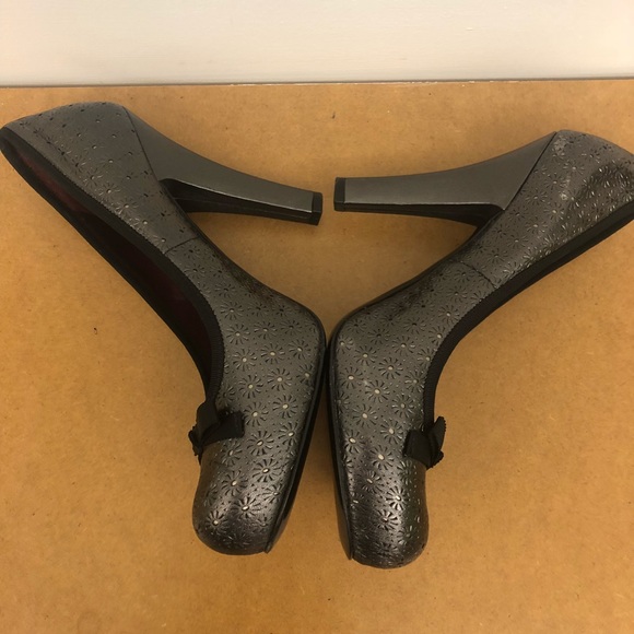 Gorgeous Marc Jacobs Heels - Picture 8 of 8